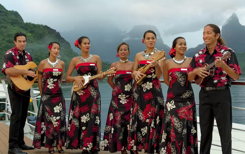 Paul Gauguin Cruises MS Paul Gauguin Les Gauguins 2 ©Paul Gauguin Cruises.jpg